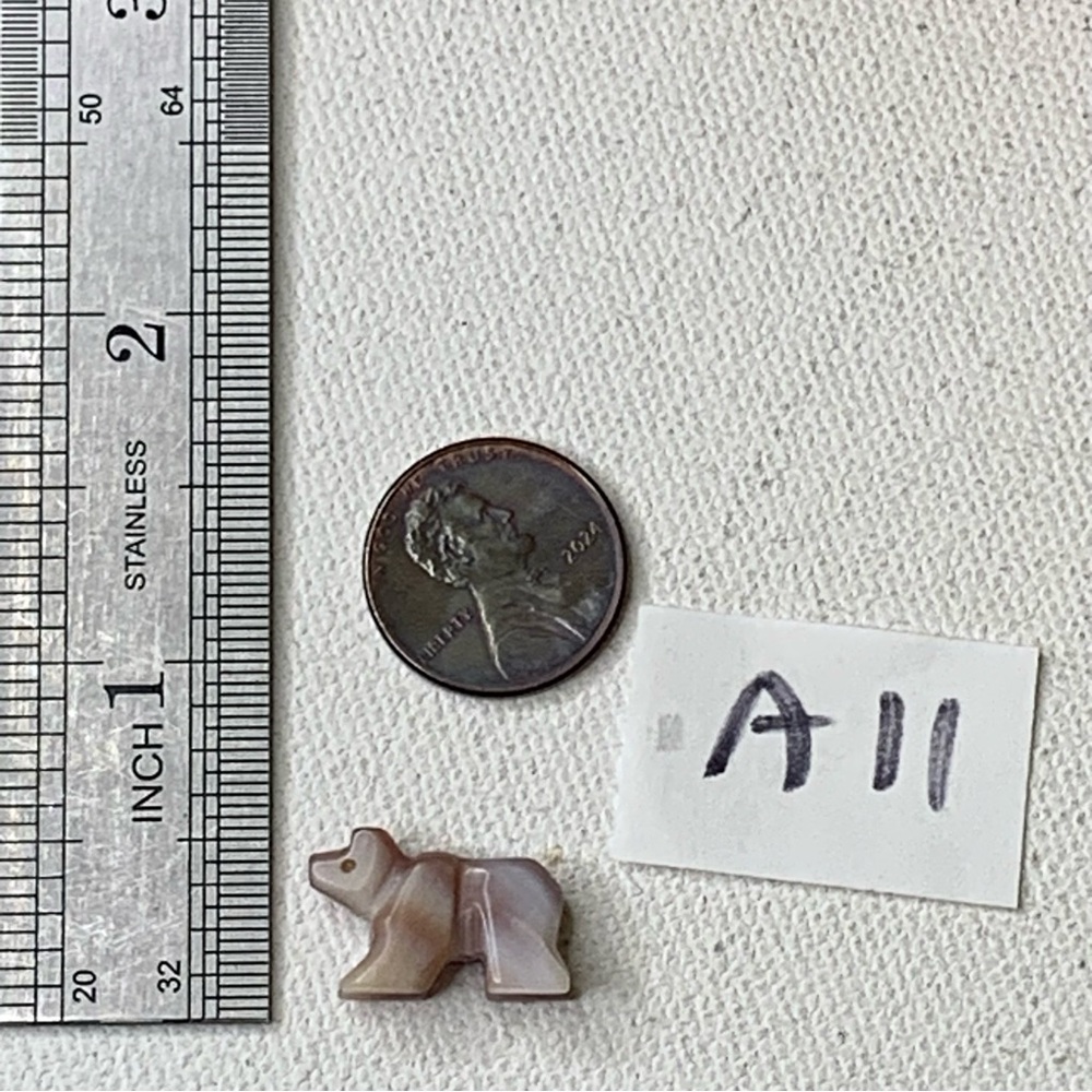 Wampum Fetish Bear Bead Quahog Shell Carving Purple White Clam Top Drilled .7" - Picture 16 of 16